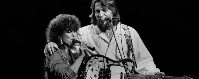 Waylon Jennings and Jessi Colter performing