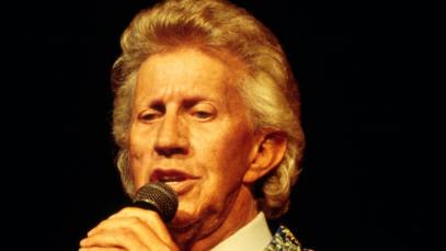 Porter Wagoner performing