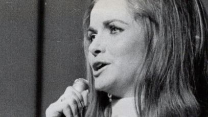 Jeannie C. Riley performing