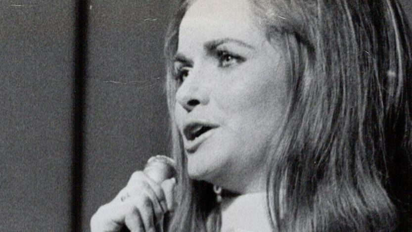 Jeannie C. Riley performing