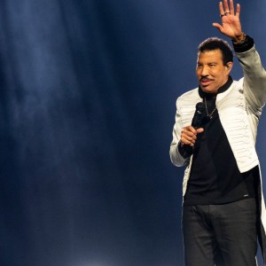 4 Songs Written by Lionel Richie That Would Sound Great at Country Radio