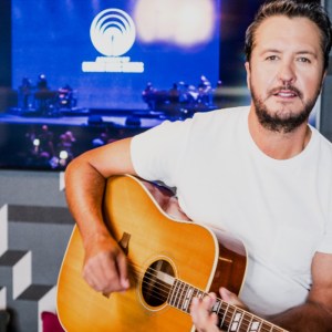 5 Country Artists With at Least 30 No. 1 Singles