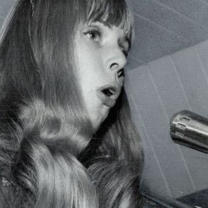 Joni Mitchell performing