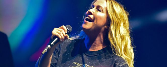 Alanis Morissette performing