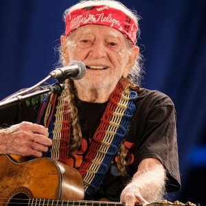 4 Country Artists Over the Age of 70 Who Are Still Working Hard