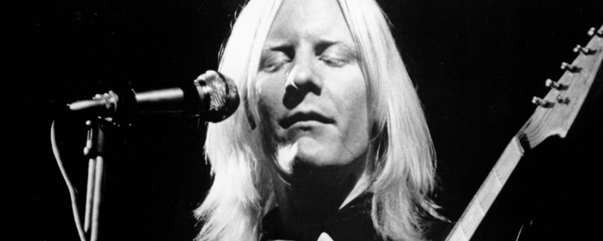 Johnny Winter performing