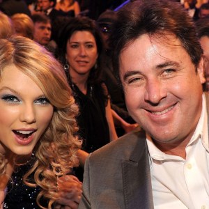 12 Years Ago, Taylor Swift Took the Stage With Vince Gill at the CMA Awards—and Earned “Newfound Respect” From Country Fans Everywhere