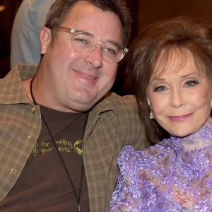 Loretta Lynn’s Estate Salutes Vince Gill on Earning “One of Country Music’s Biggest Honors”