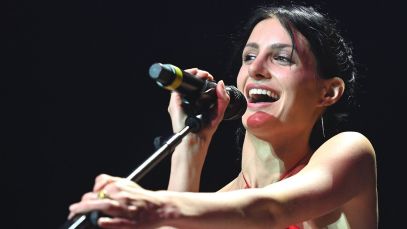 Tim McGraw Brings Out Daughter Audrey for Surprise “Barracuda” Performance