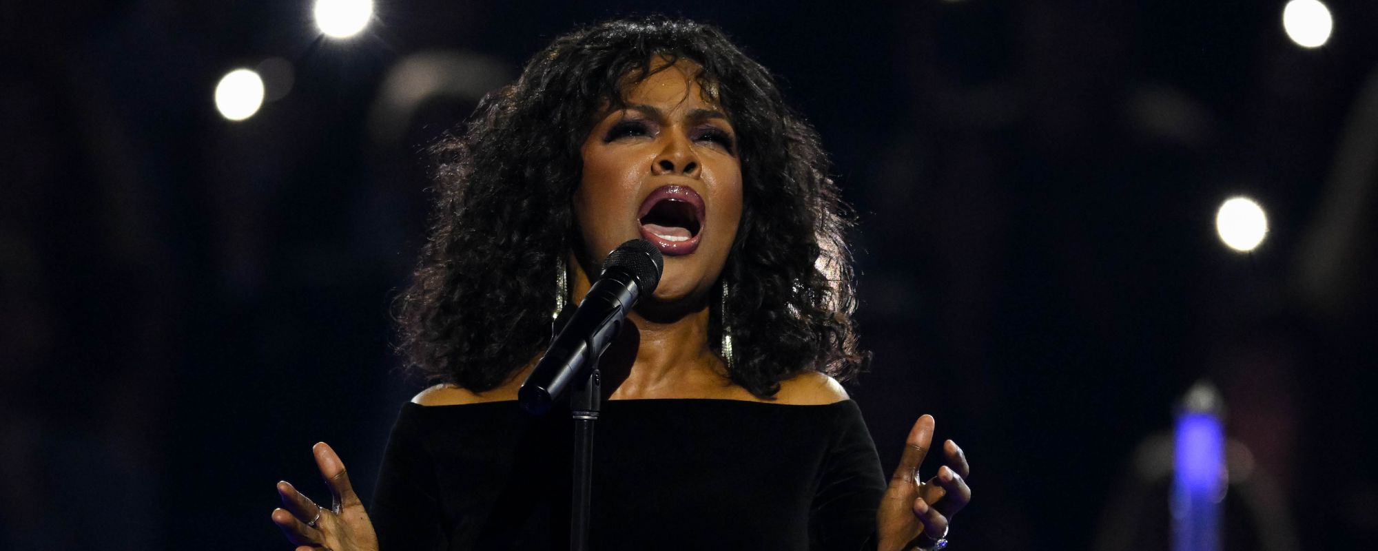 Gospel Legend CeCe Winans Performing National Anthem at Lions-Packers Thanksgiving Game