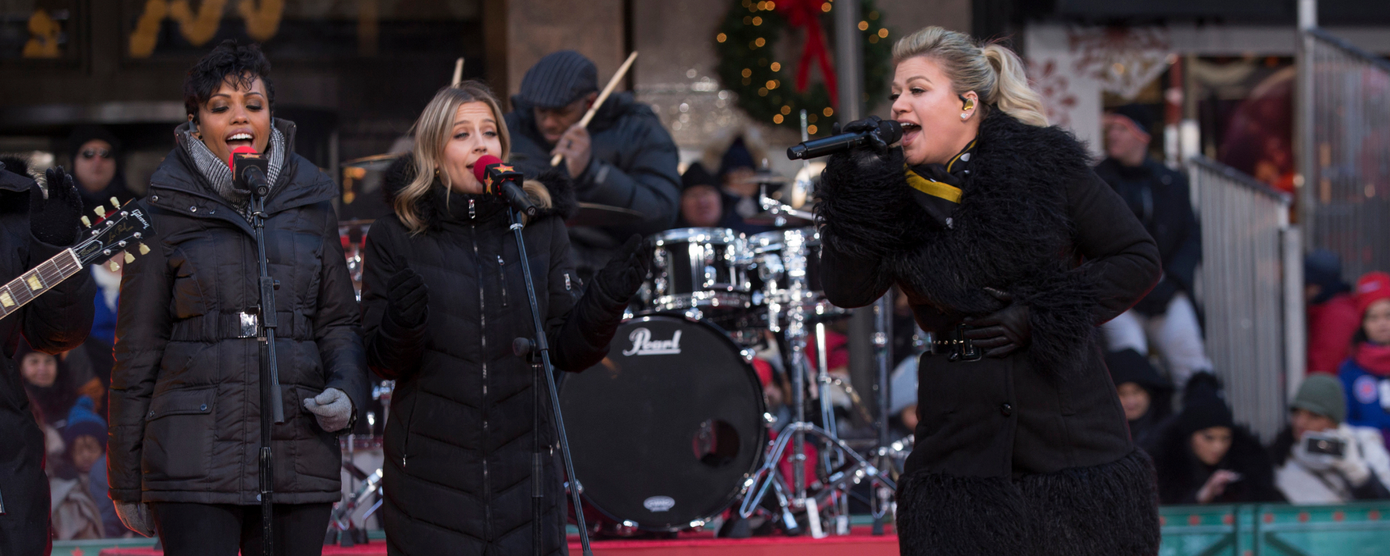 This Kelly Clarkson Performance at Macy’s Thanksgiving Day Parade Was Unbelievable—and There Was No Lip-Syncing