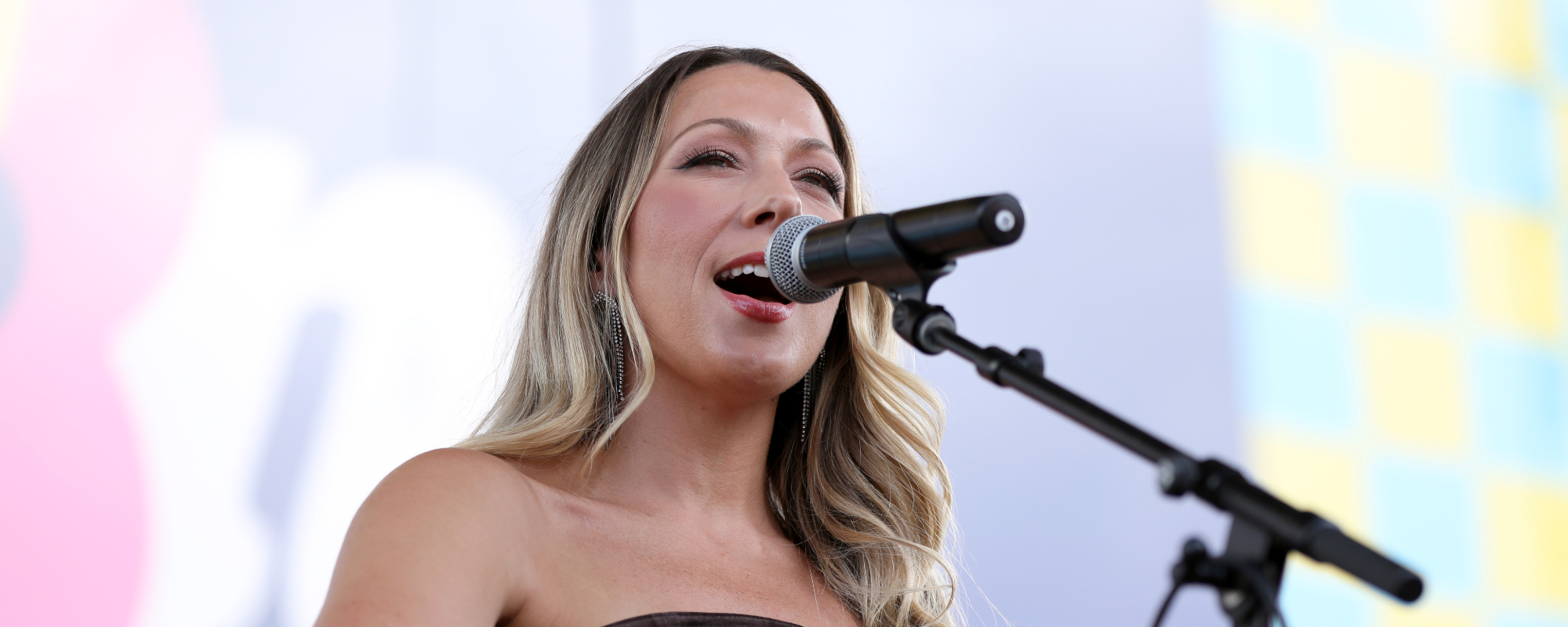 Colbie Caillat Talks Collaborating With Taylor Swift, Her Failed ‘American Idol’ Audition, and Her New Duets Album on ‘Off the Record’
