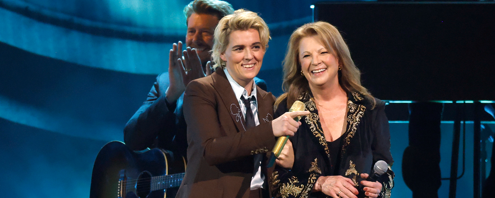 “I Am in Heaven” After Watching Brandi Carlile and Patty Loveless Honor Vince Gill With Their Stunning CMAs Cover of “When I Call Your Name”