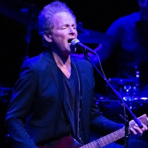 Lindsey Buckingham Reveals Plans to Release First New Solo Album Since 2021: “I’m Really Excited About This Piece of Work”
