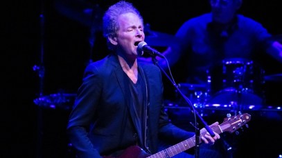 Lindsey Buckingham Reveals Plans to Release First New Solo Album Since 2021: “I’m Really Excited About This Piece of Work”
