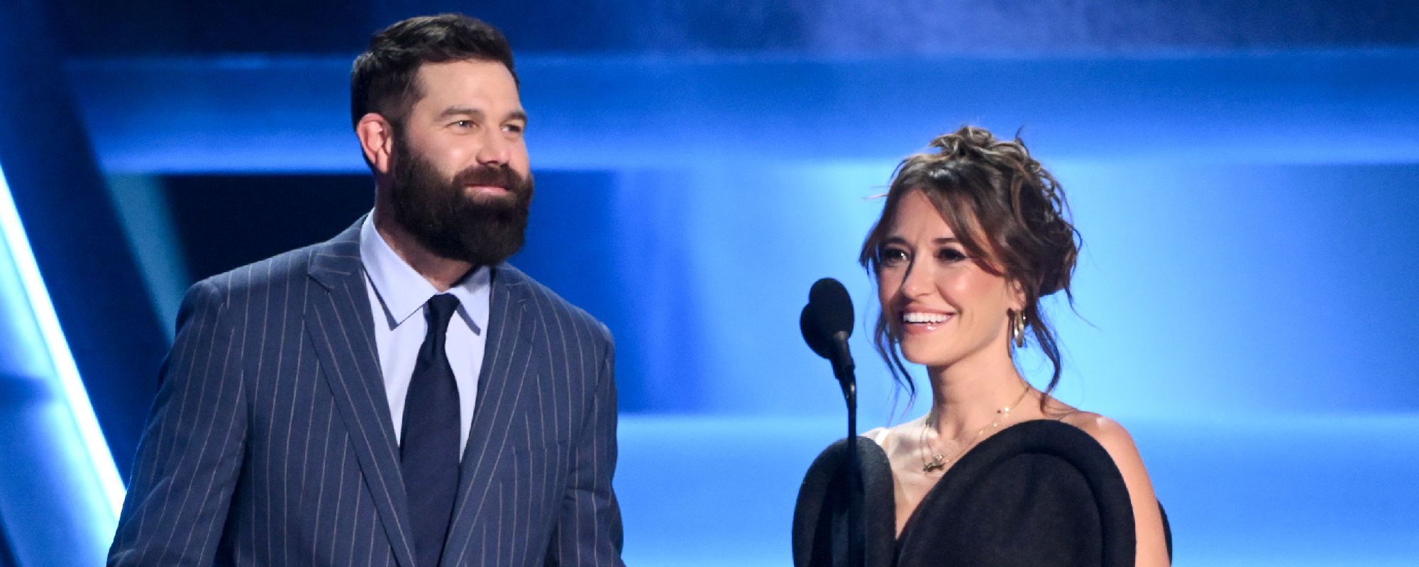 Your Holiday Guide to Tonight’s ‘CMA Country Christmas’ Special: Performances, Streaming Options, & More