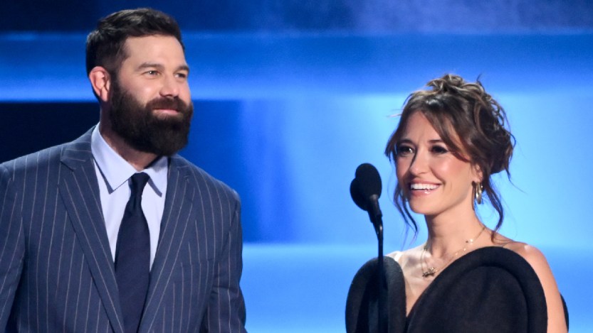 Your Holiday Guide to the CMA Country Christmas Special