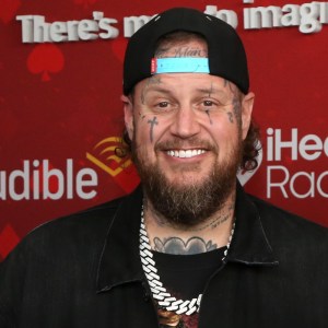 Jelly Roll Delivers 300 Thanksgiving Meals to Jail Where He Once Served Time