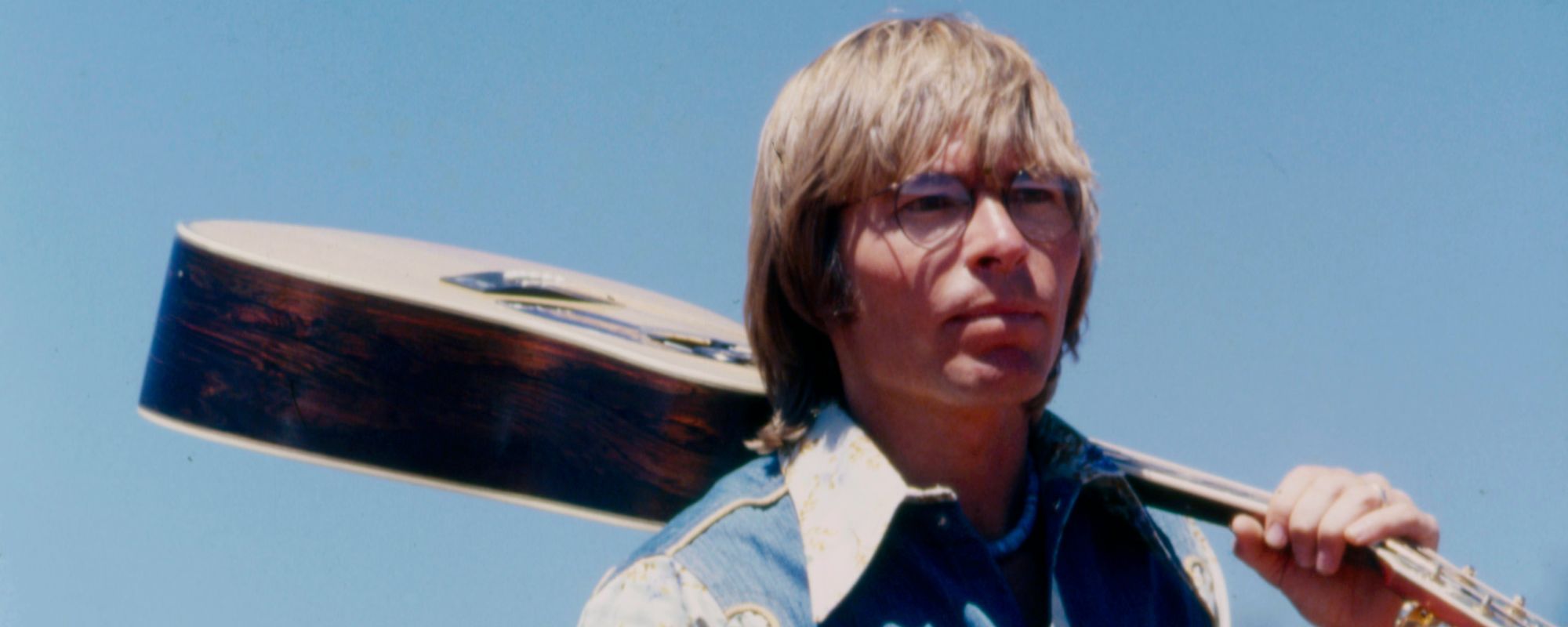On This Day in 1975, John Denver Was at No. 1 With an Album Featuring a Tribute to His Hero That “Felt Like Sweating Blood” When Writing
