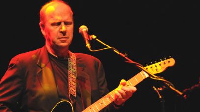 John Jennings, the Guitarist Who Worked With Mary Chapin Carpenter, Indigo Girls, and More, Was Born on This Day in 1953