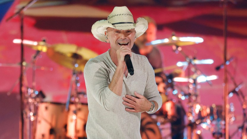 Kenny Chesney Pays Tribute to Brett James at the CMA Awards With "When the Sun Goes Down"