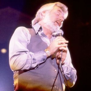 On This Day in 1981, Kenny Rogers Topped Every Billboard Singles Chart With This Lionel Richie-Penned Hit