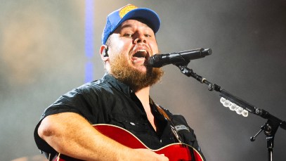 Luke Combs Kicks off the Cma Award With "Back in the Saddle"