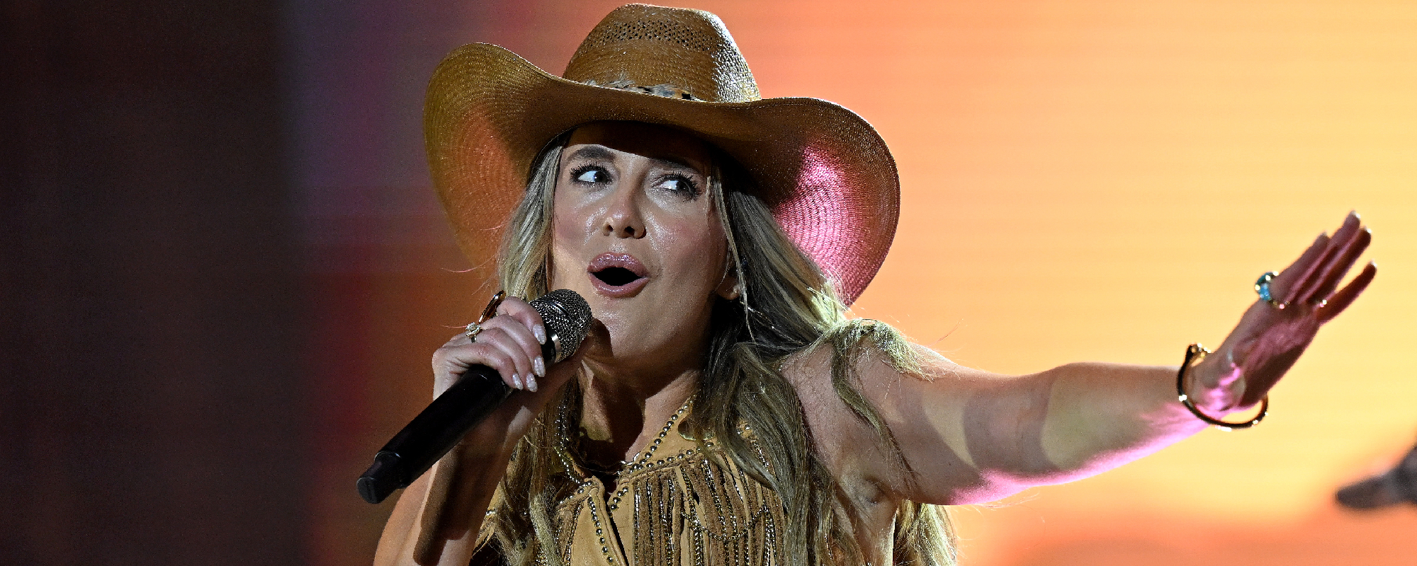 “You Better Start Doing Them Squats”: Country Star Dresses as a Lainey Wilson Imposter on Final Night of the Whirlwind Tour