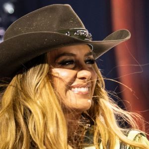 Host Lainey Wilson Delivers Powerful Performance at 2025 CMA Awards