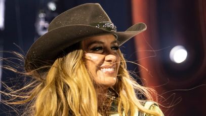 Host Lainey Wilson Delivers Powerful Performance at 2025 CMA Awards
