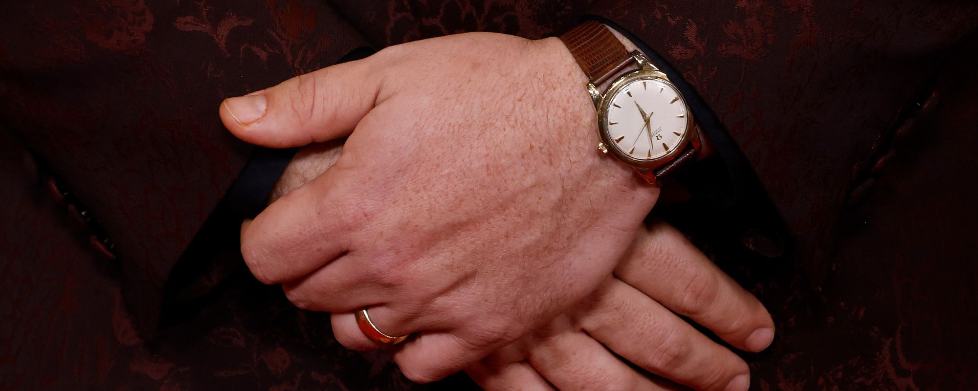 Luke Combs “Flexes” at CMA Awards With Watch Linked to Elvis Presley, Johnny Cash