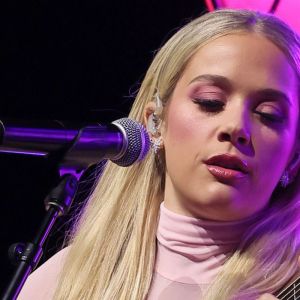 Megan Moroney Enters Bright New Era With 2025 Cma Awards Performance