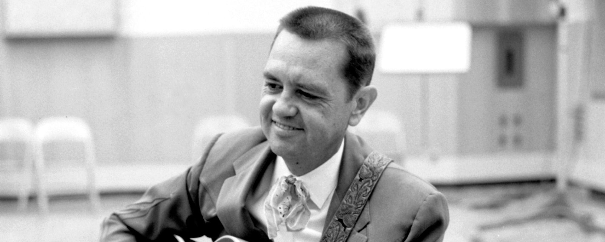 Born on This Day in 1917, the Country Singer Who Pioneered a Brand-New Guitar Style and Sang About the Exploitation of Coal Miners