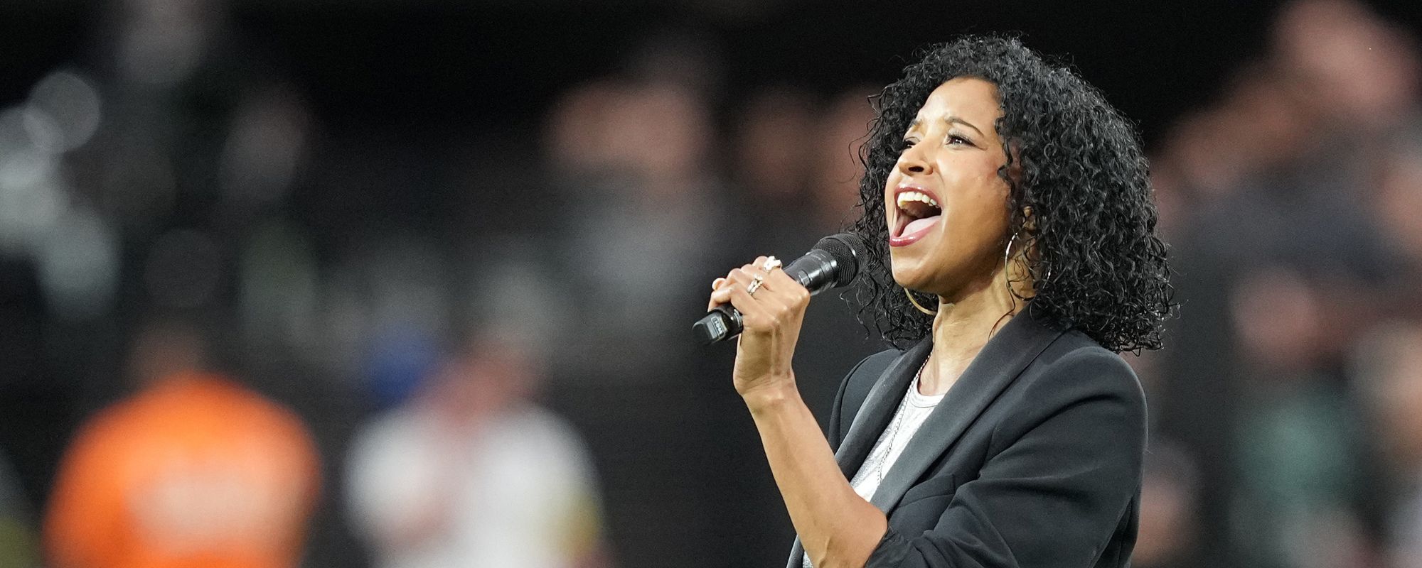 ‘Hamilton’ Star Renee Elise Goldsberry Performing National Anthem at Ravens-Bengals Thanksgiving Game