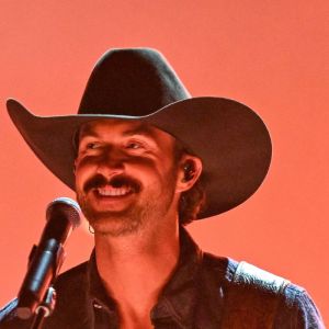 Riley Green Surprises Auburn Crowd With Charles Barkley, Who Had Just One Thing To Say