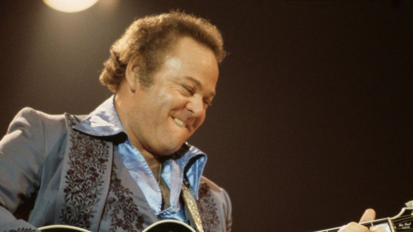 Roy Clark, Beloved Country Singer and “Hee-Haw” Host, Died on This Day in 2018