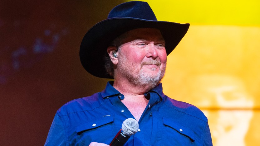 Nashville Rallies to Donate Over Two Thousand Turkeys to Tracy Lawrence's Mission Possible After Delivery Disaster