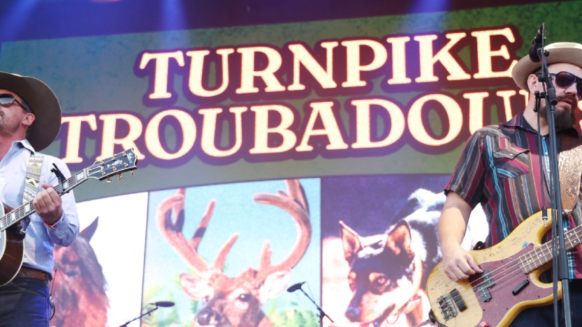 Turnpike Troubadours Honor the 50th Anniversary of the Edmund Fitzgerald With a Chilling Tribute Performance