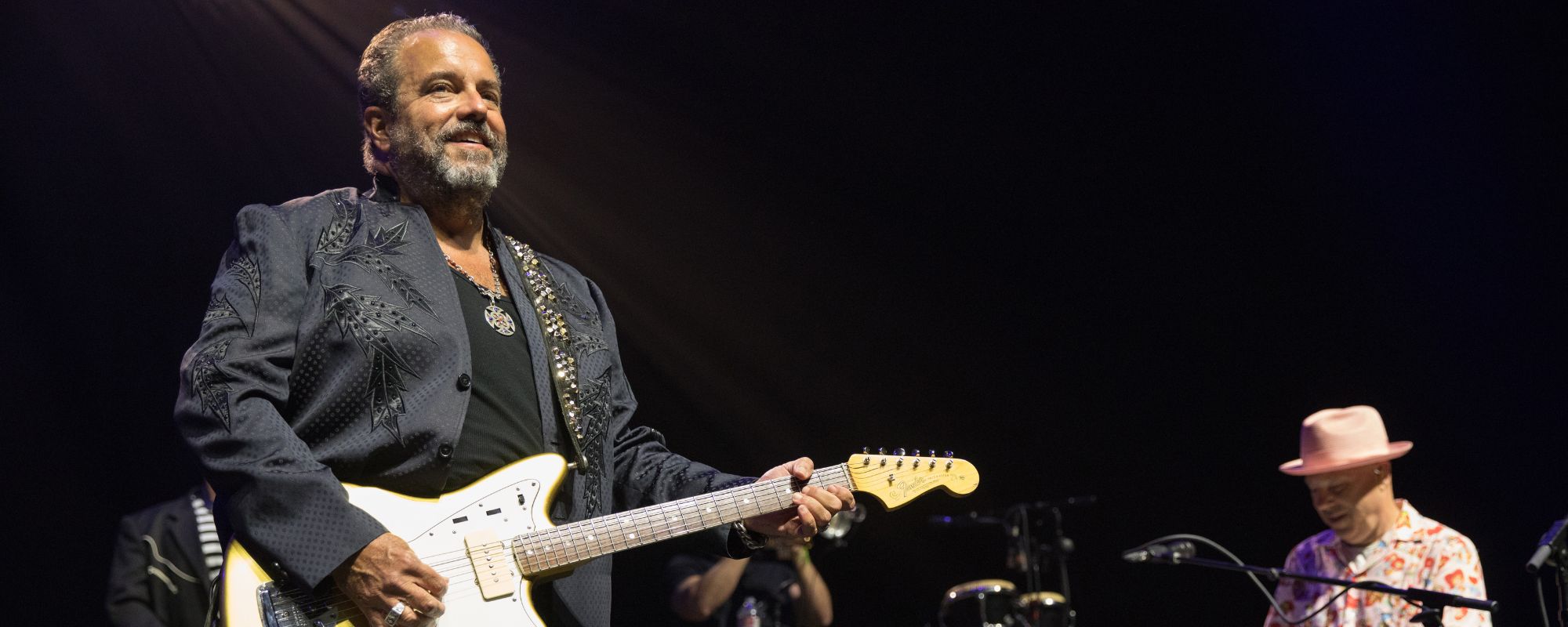 The Mavericks’ Raul Malo Shares “Little Victories” as He Heads to Houston for Cancer Treatment