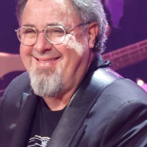 Vince Gill performing