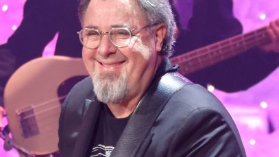 Vince Gill performing