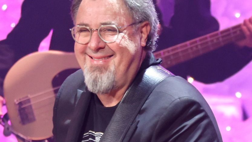 Vince Gill performing