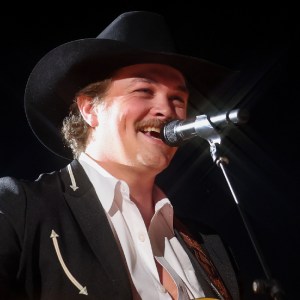 North Dakota Fan Proposes During Zach Top Show and Forgets the One Thing He Needed