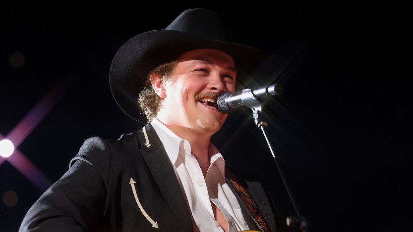 North Dakota Fan Proposes During Zach Top Show and Forgets the One Thing He Needed