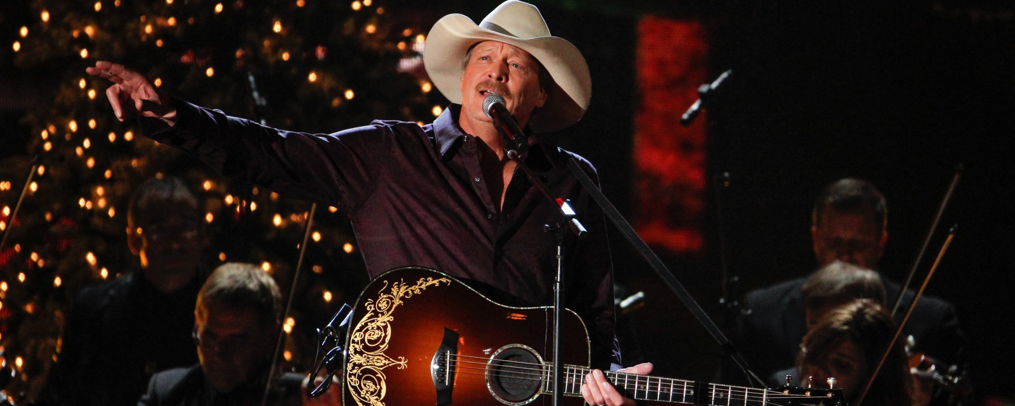 It’s Not Too Early To Listen to These 3 Country Christmas Songs