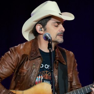 3 Songs That Prove Brad Paisley Is One Of the Greatest Songwriters Of All Time