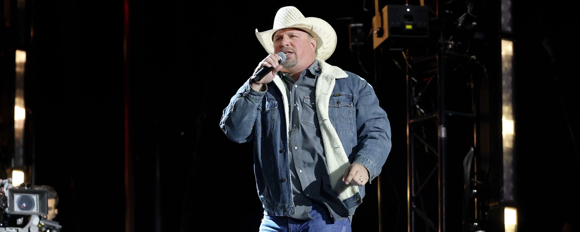 Born on This Day in 1941, the Songwriter and Session Musician Whose Songs Were Recorded by Garth Brooks, Merle Haggard, Crystal Gayle, and More