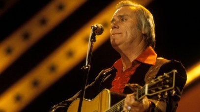 4 Nostalgic Country Songs From the 1980s That Everyone Should Know