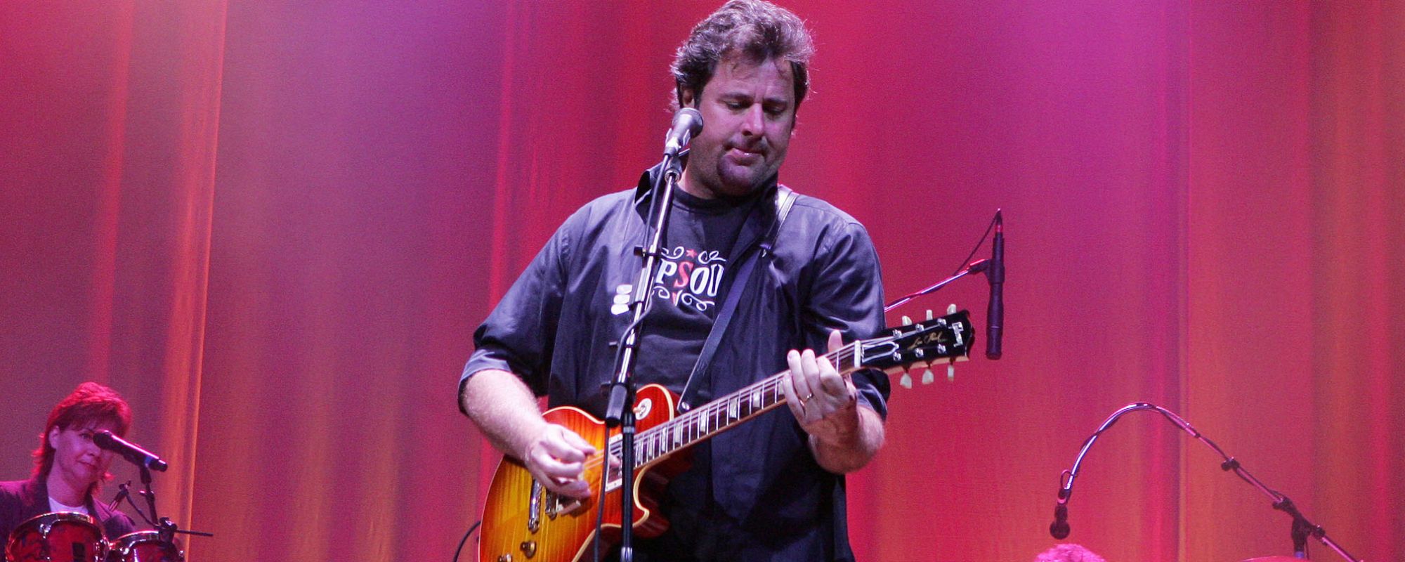The Heartbreaking Story of How Vince Gill Got His First Les Paul Guitar: “I Got the One I Was Supposed to Have”