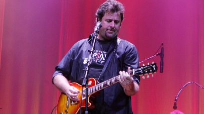 Vince Gill playing a Les Paul